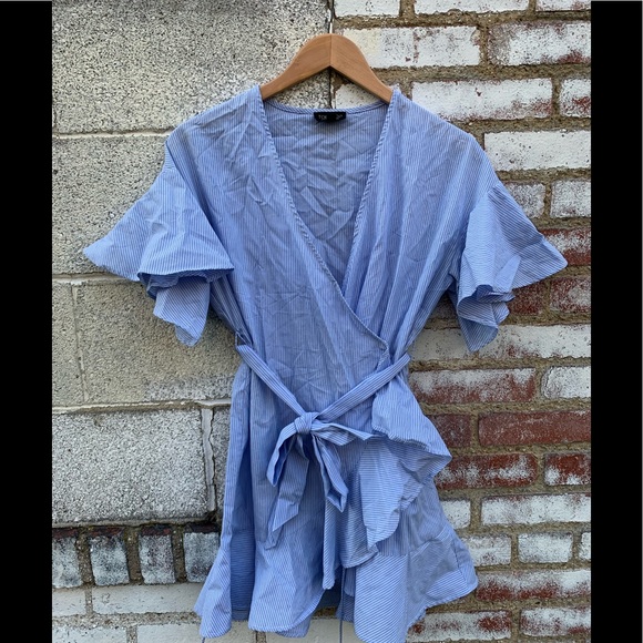 Topshop Dresses & Skirts - Top Shop NEW! Ruffled Blue&White Striped Dress